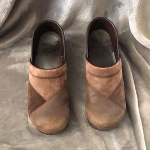 size 40 dansko clog brown